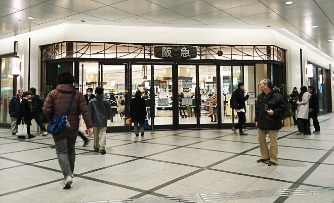 大晦日阪急百貨店の入口