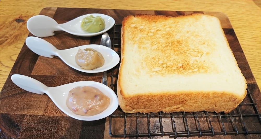 極生ミルクバター食パンと３種ジャム