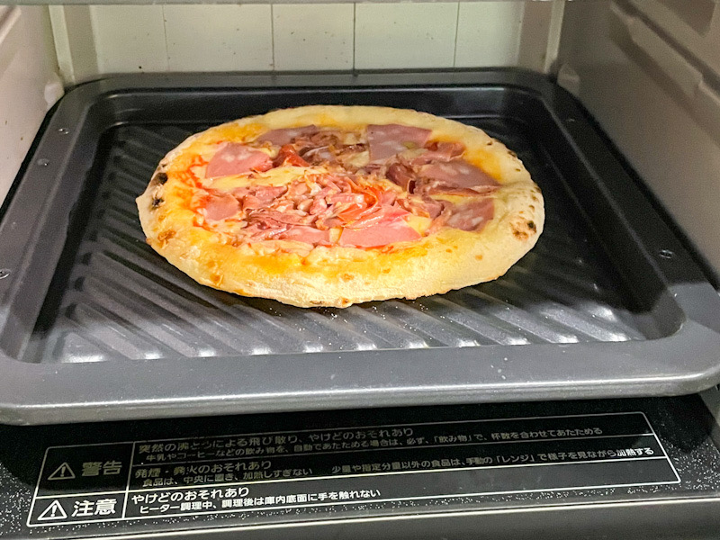 フローリアのカルネピザ　オーブンで焼成