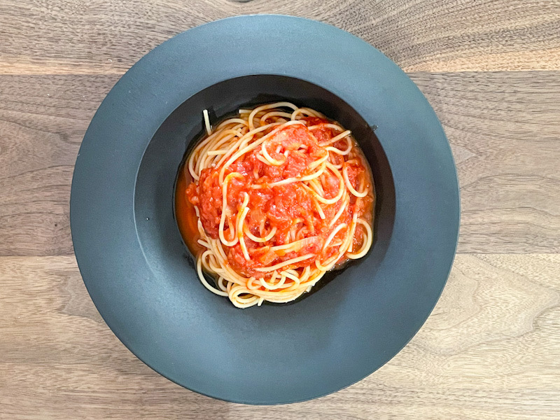 フローリアのトマトソースで作ったパスタ　全体画像