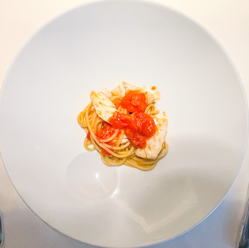 ポンテベッキオ【北浜本店】じっくり火を入れたプチトマトとコチのスパゲッティ全体画像